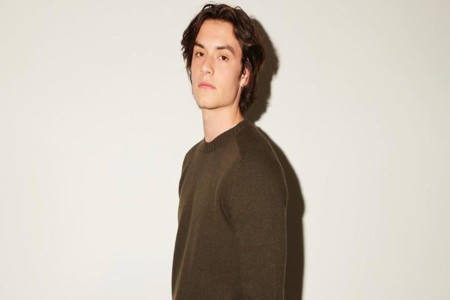 Louis Partridge Height